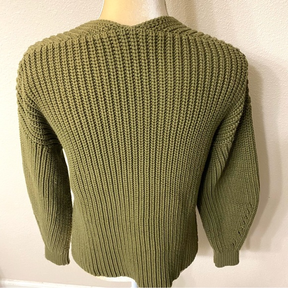 Everlane Chunky Knit V-Neck Sweater - Picture 5 of 10